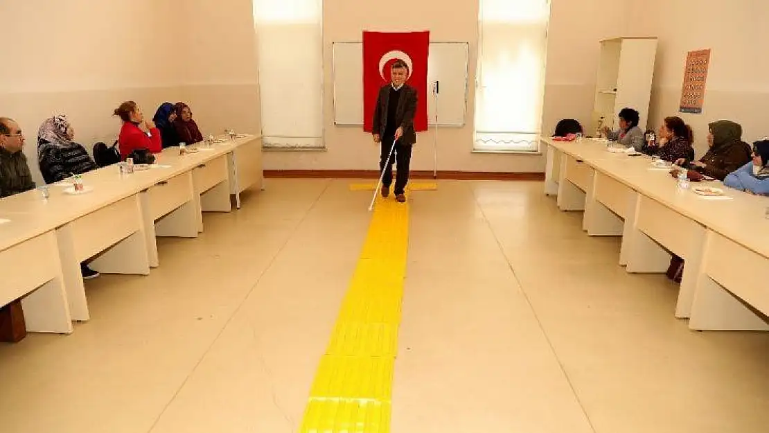 Büyükşehir Belediyesinden görme engellilere bağımsız hareket eğitimi