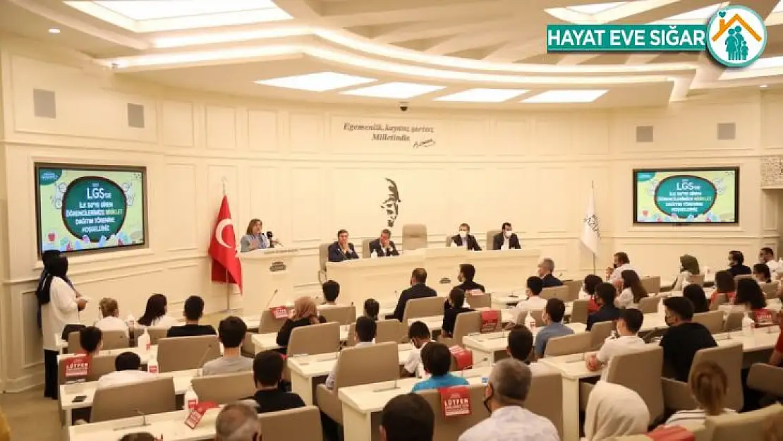 Büyükşehir, LGS'de ilk 50'ye giren öğrencileri ödüllendirdi