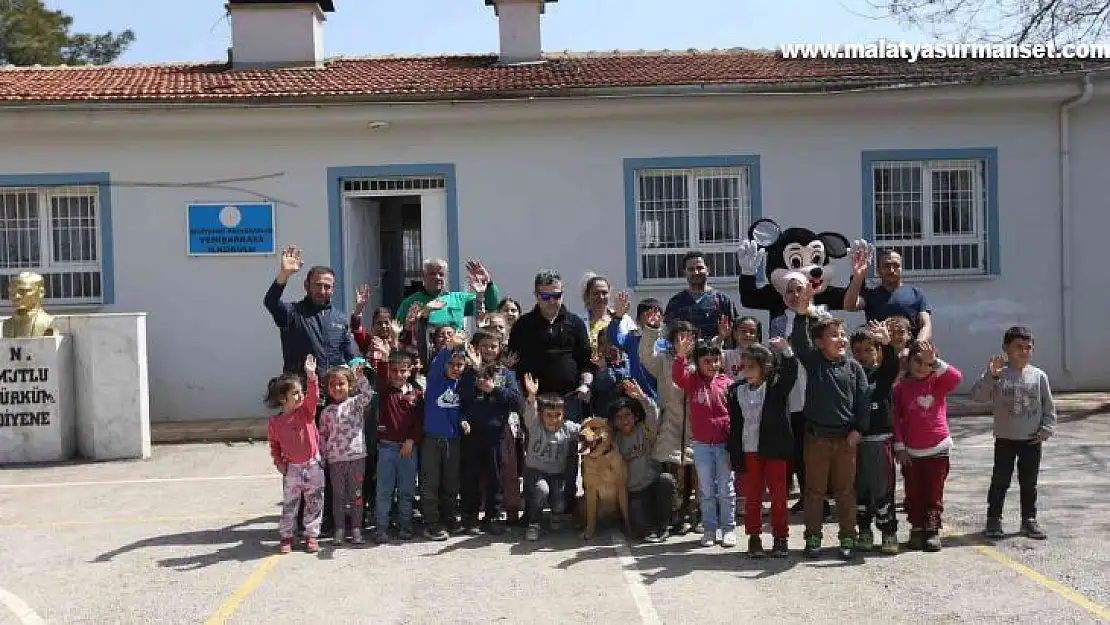 Büyükşehir miniklere hayvan sevgisi aşılıyor