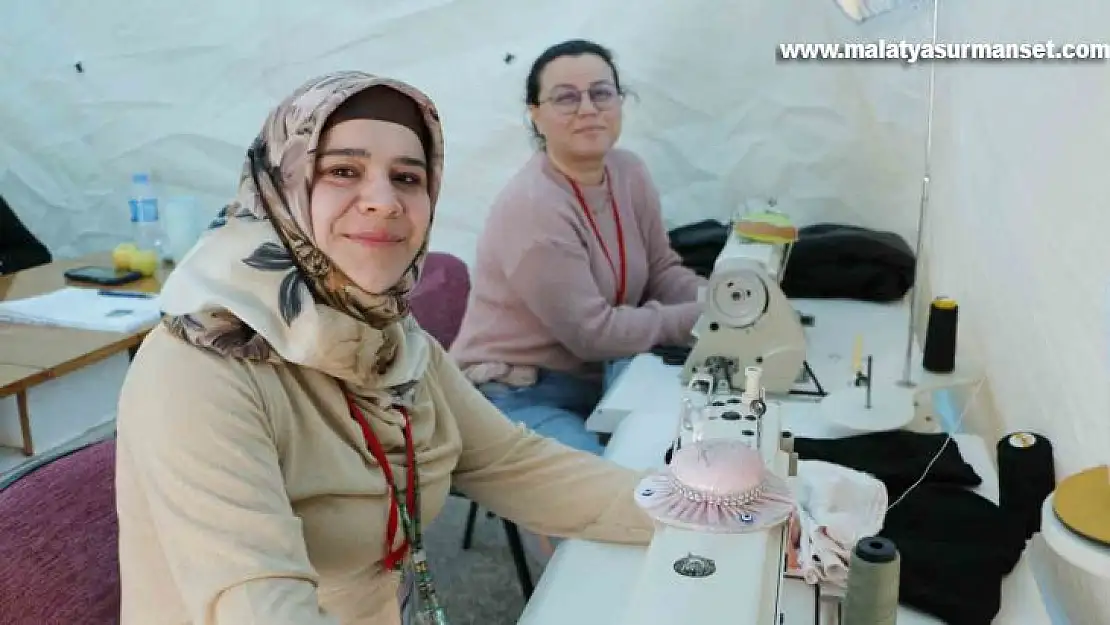 Çadır kentte depremzedelerin terzi ihtiyaçları bu bölümde gideriliyor