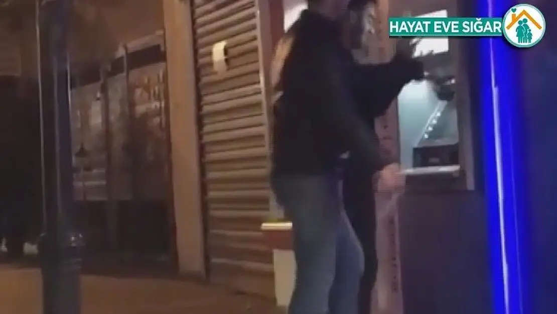 Çaldıkları paraları ATM'ye halay çekerek yüklediler