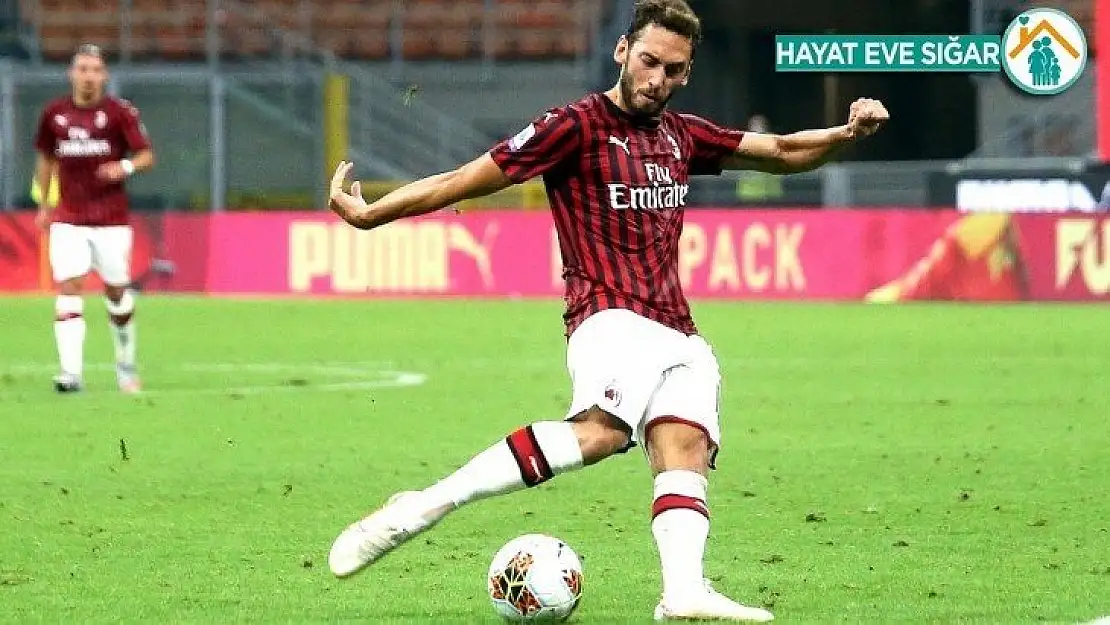 Çalhanoğlu yıldızlaştı, Milan 3 puanı aldı