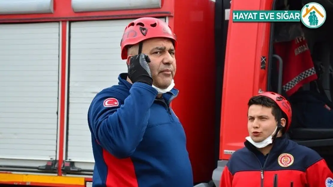 Cami minaresine Türk bayrağı asmaya çalışırken intihar sandılar