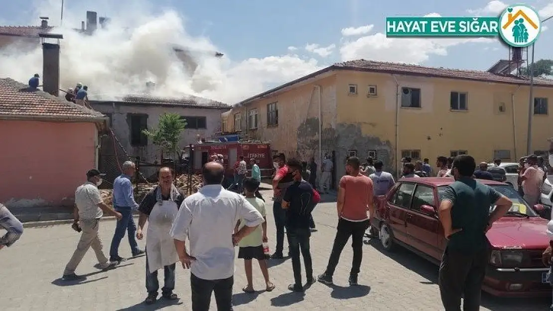 Çatı yangını korkuttu