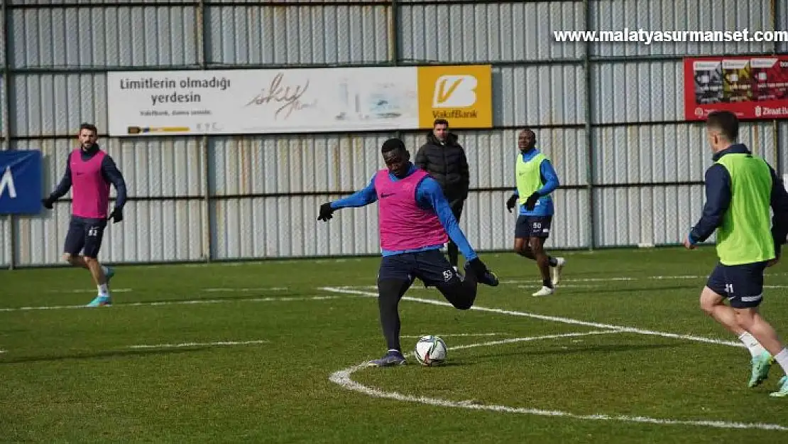 Çaykur Rizespor, Trabzonspor maçı hazırlıklarına ara vermeden başladı