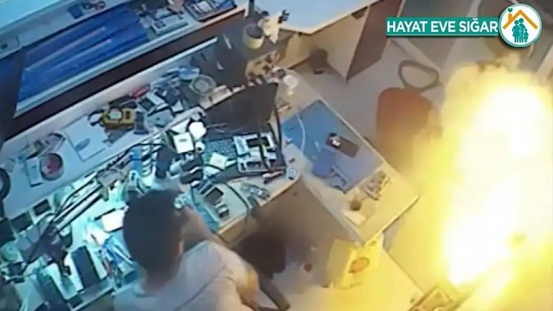 Cep telefonu bataryası bomba gibi patladı