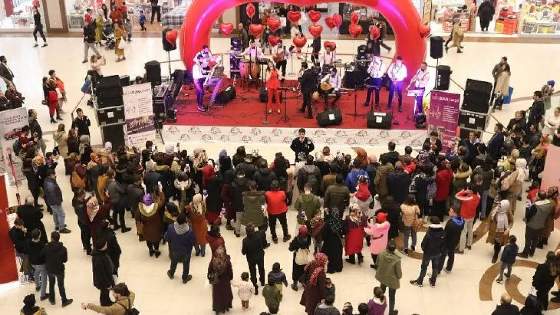 Ceylan Karavil Park AVM'de Sevgililer Günü etkinliği