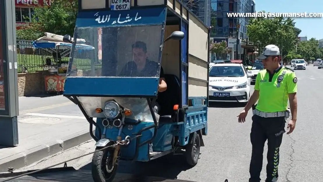 Ceza makbuzunu imzalamadan kaçtı, kovalamaca sonucu yakalandı