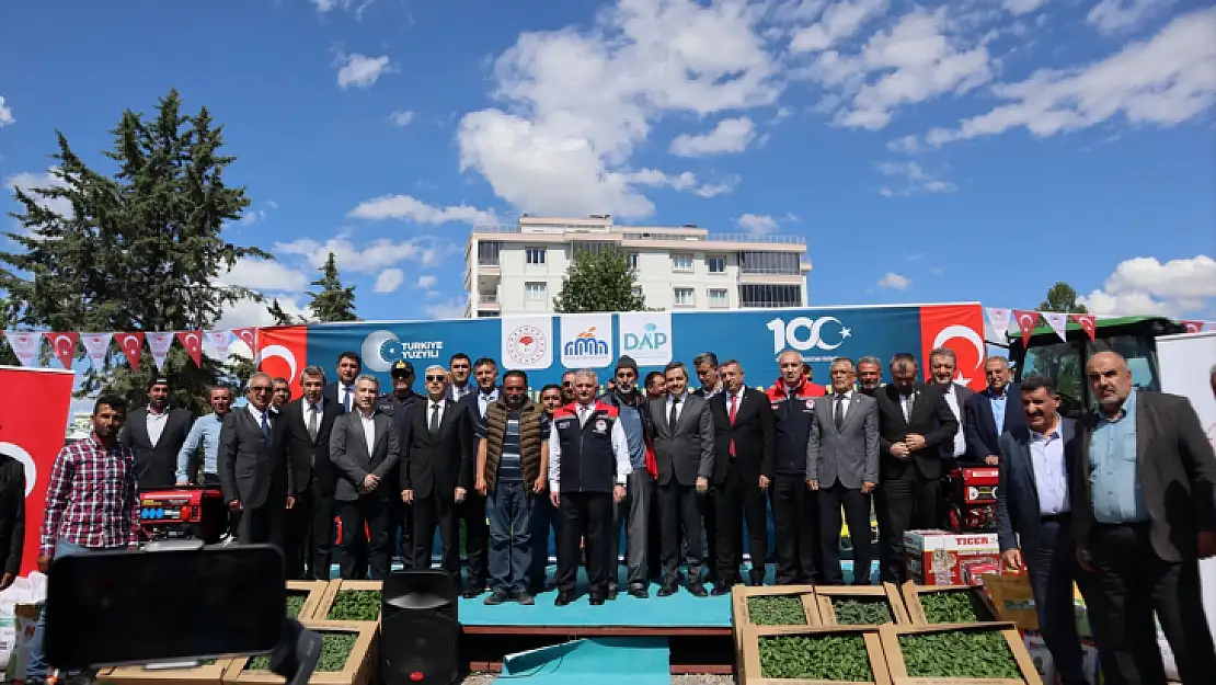 Çiftçilere Tohum Fide Ve Ekipman Dağıtıldı