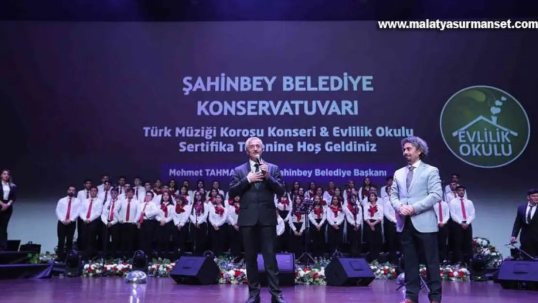 Çiftlere konserli sertifika töreni