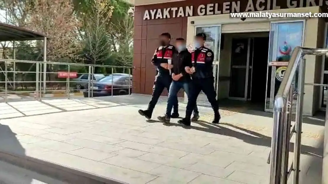 Çılgın aşık,  kız arkadaşının babasına ait samanlığı ateşe verdi