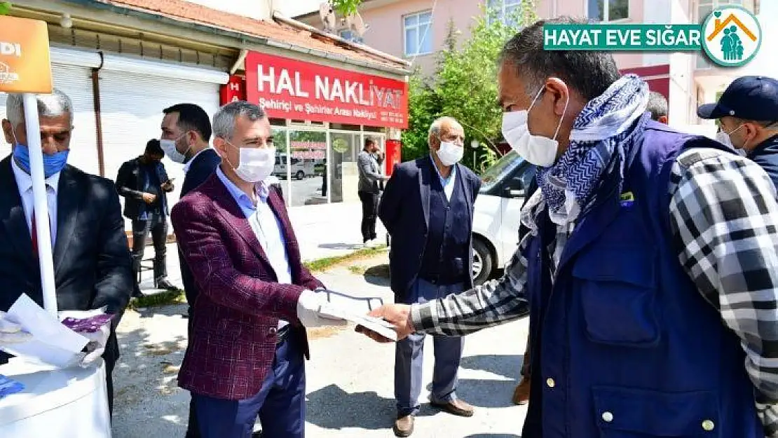 Çınar'dan esnafa maske