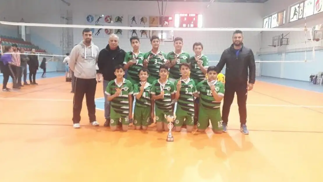 Çınar YBO voleybolda il 2'ncisi oldu