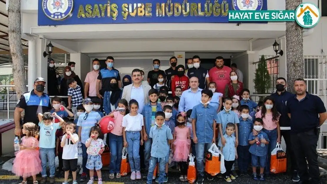 Çocuklara polis şefkati