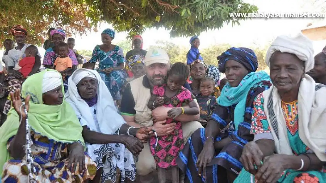 Çocukluk hayalini gerçekleştirmek için Afrika'ya gitti