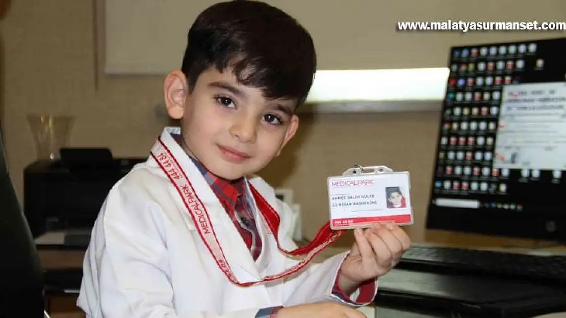 Çok sevdiği Medical Park Hastanesinde bir günlüğüne başhekim oldu