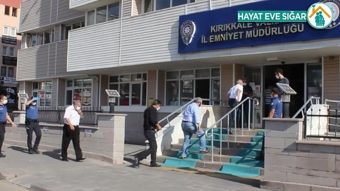 Covid-19 yasağını hiçe sayan 16 kişi kumar oynarken yakalandı