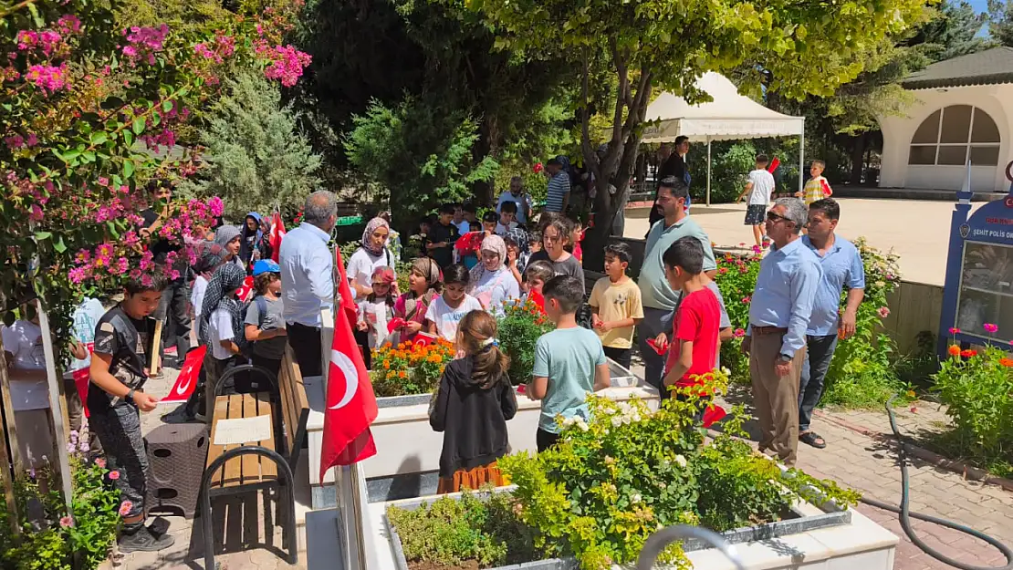 Çukurdere Kuran Kursu Öğrencilerinden Şehitlik Ziyareti