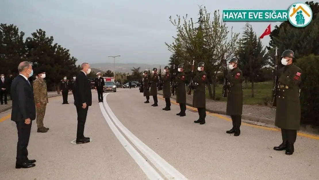 Cumhurbaşkanı Erdoğan, askerlerle iftar yaptı