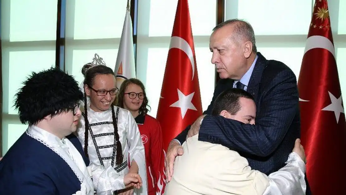 Cumhurbaşkanı Erdoğan engelli öğrenci, sporcu ve sanatçıları kabul etti