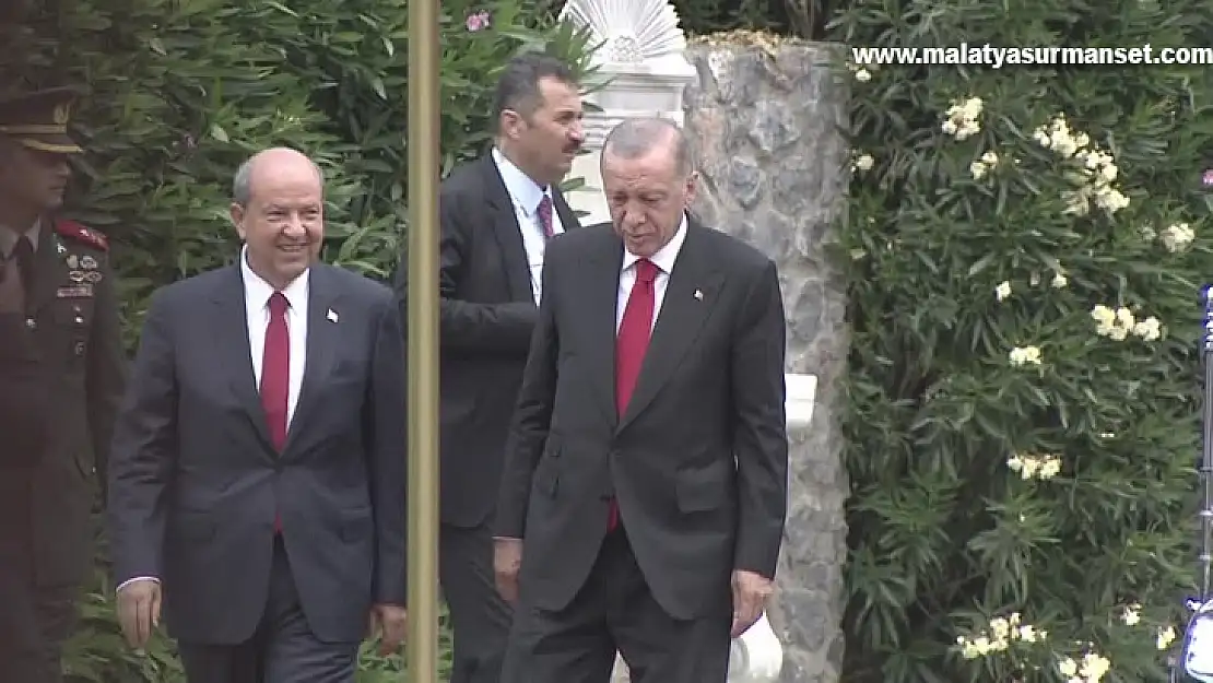 Cumhurbaşkanı Erdoğan, KKTC Cumhurbaşkanı Tatar tarafından resmi törenle karşılandı