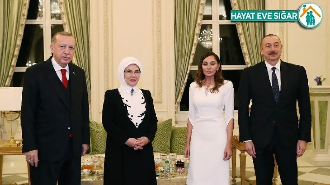 Cumhurbaşkanı Erdoğan ve eşi Emine Erdoğan Bakü'de resmi aile yemeğine katıldı