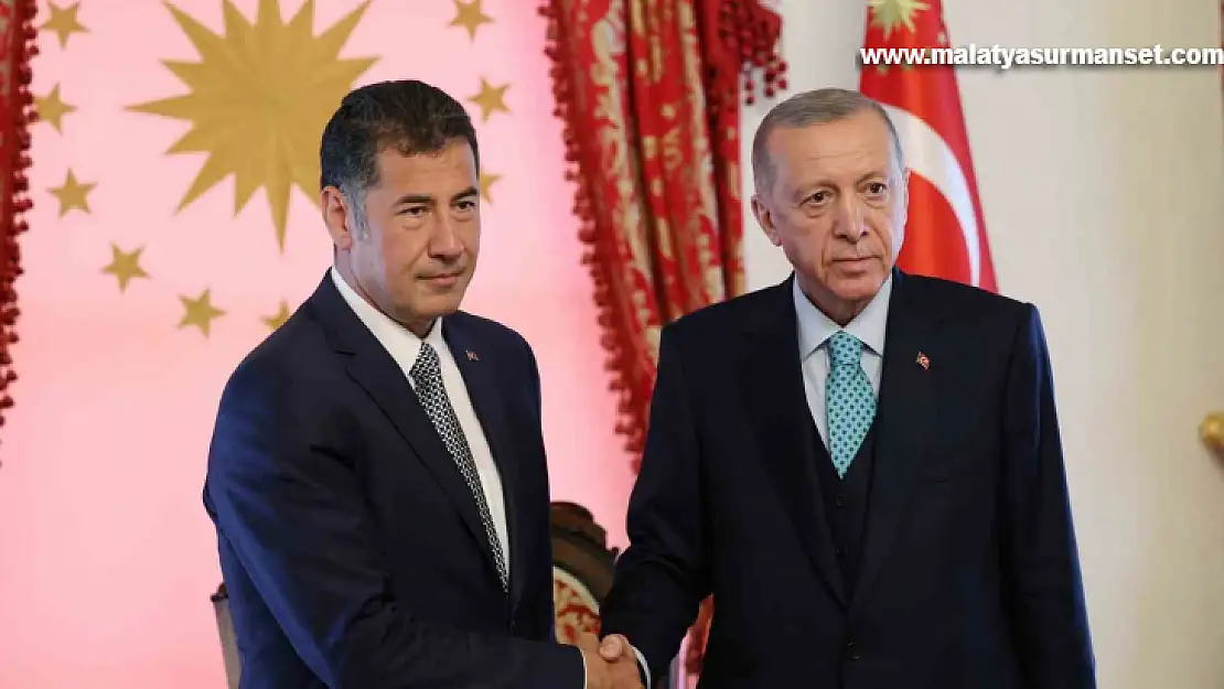 Cumhurbaşkanı Recep Tayyip Erdoğan, Sinan Oğan'ı Dolmabahçe Çalışma Ofisi'nde kabul etti.