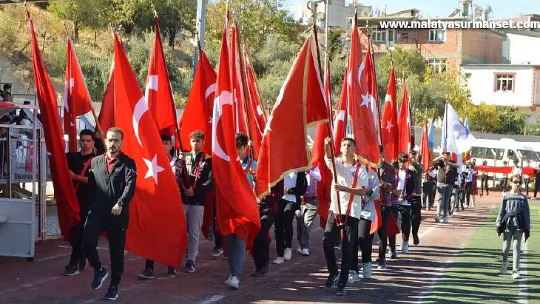 Cumhuriyet Bayramı Besni'de coşku ile kutlandı