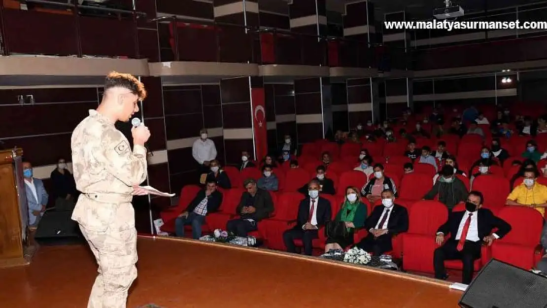Cumhuriyet şiirleri seslendirildi