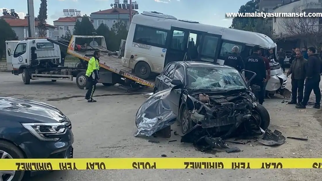 Zincirleme trafik kazası: 1 ölü, 2 yaralı