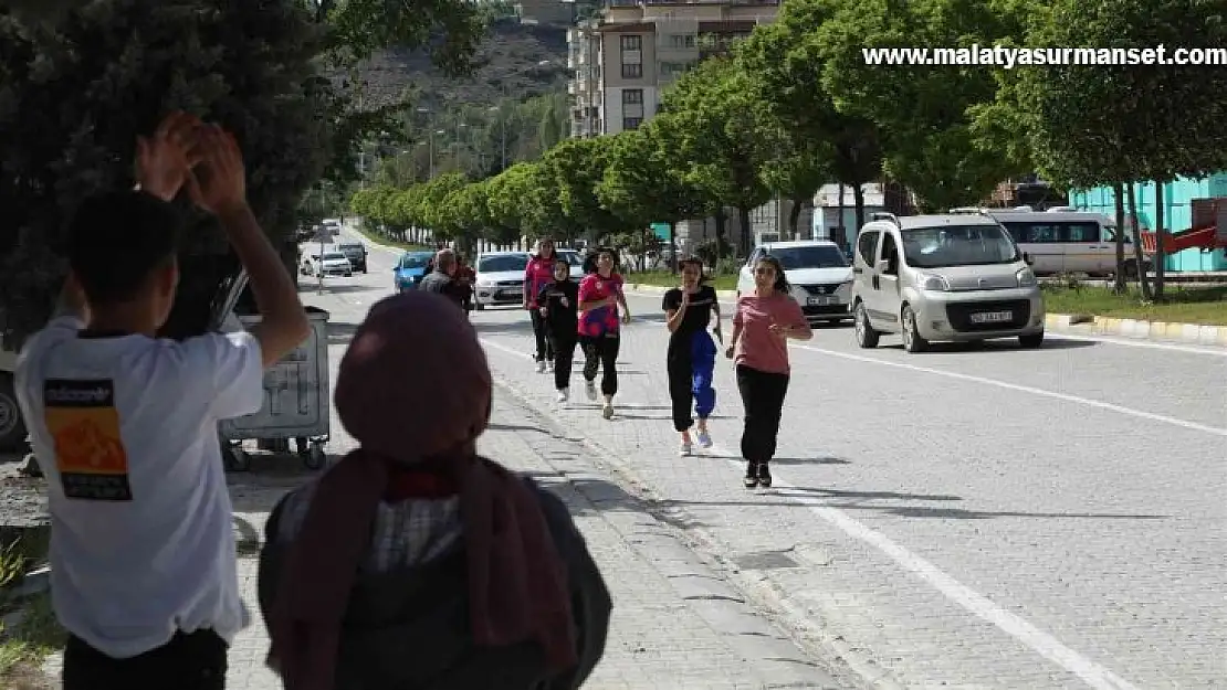 Darende'de öğrenciler madalya için  ter döktü