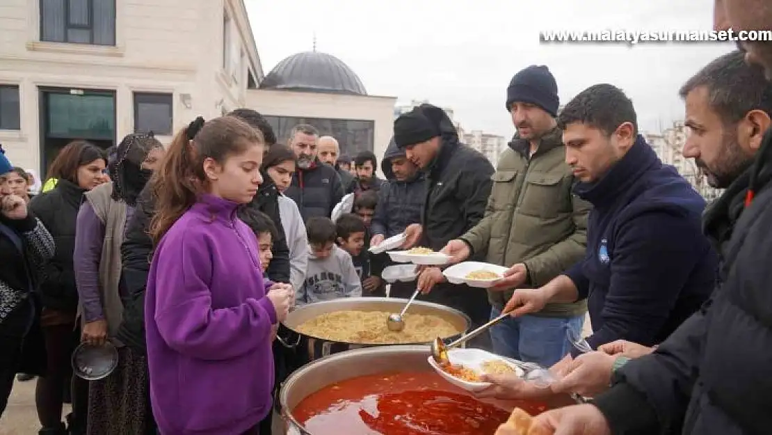 DBB, depremzedelere 775 bin 860 öğün sıcak yemek ulaştırdı