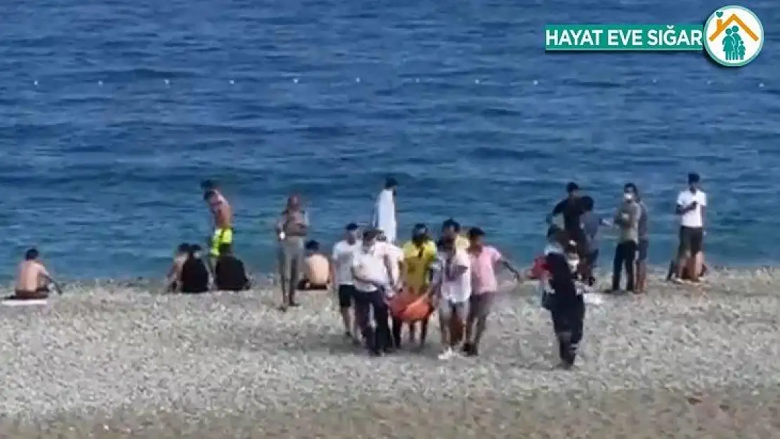 Denize giren yerleşik Rus kadın, boğulma tehlikesi yaşadı