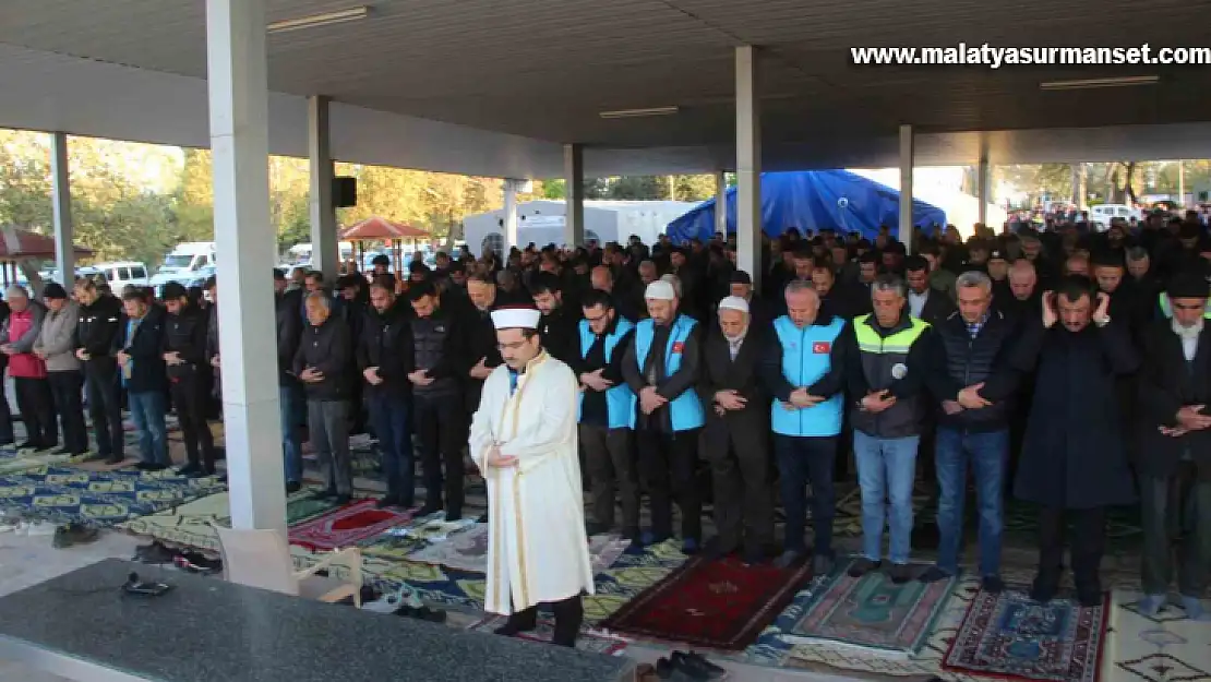 Deprem bölgesi Malatya'da buruk Ramazan Bayramı sevinci