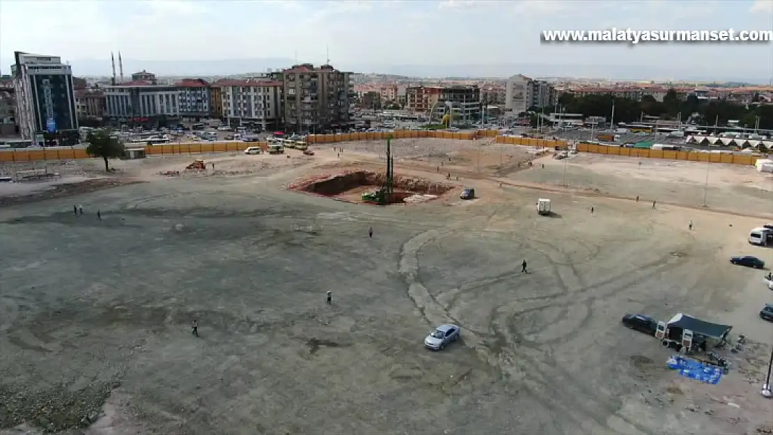 Deprem bölgesinde kaldırılan enkazların yerinde boş arsalar kaldı