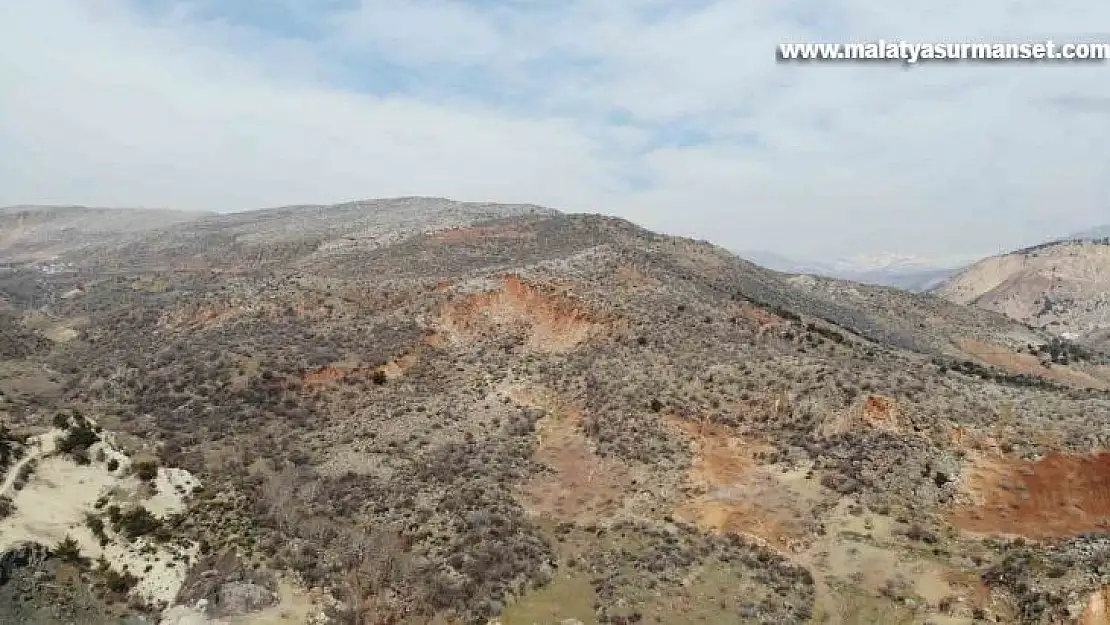 Deprem dağları yerinden oynattı