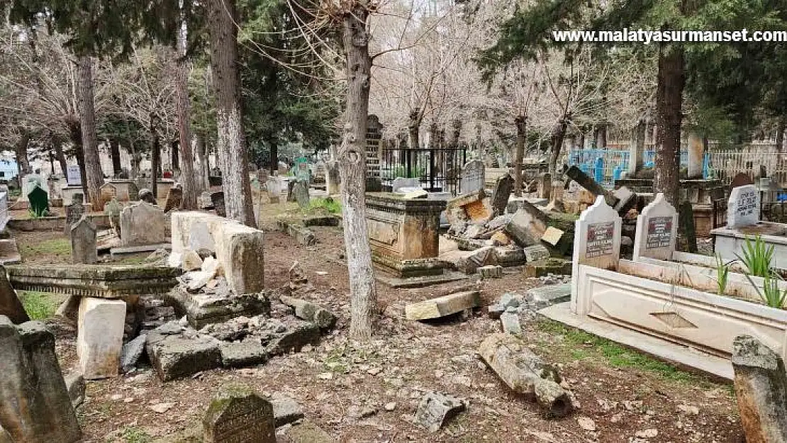 Deprem mezarlıkları da vurdu, onlarca kabir tahrip oldu