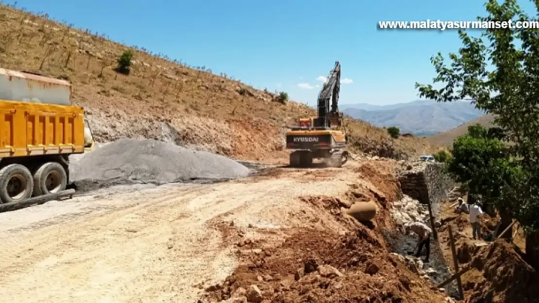 Deprem Sonrası Bozulan Yollar Yenileniyor