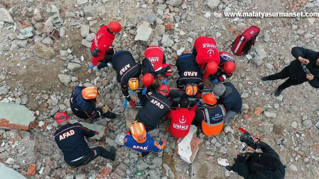 Deprem tatbikatı gerçeği aratmadı