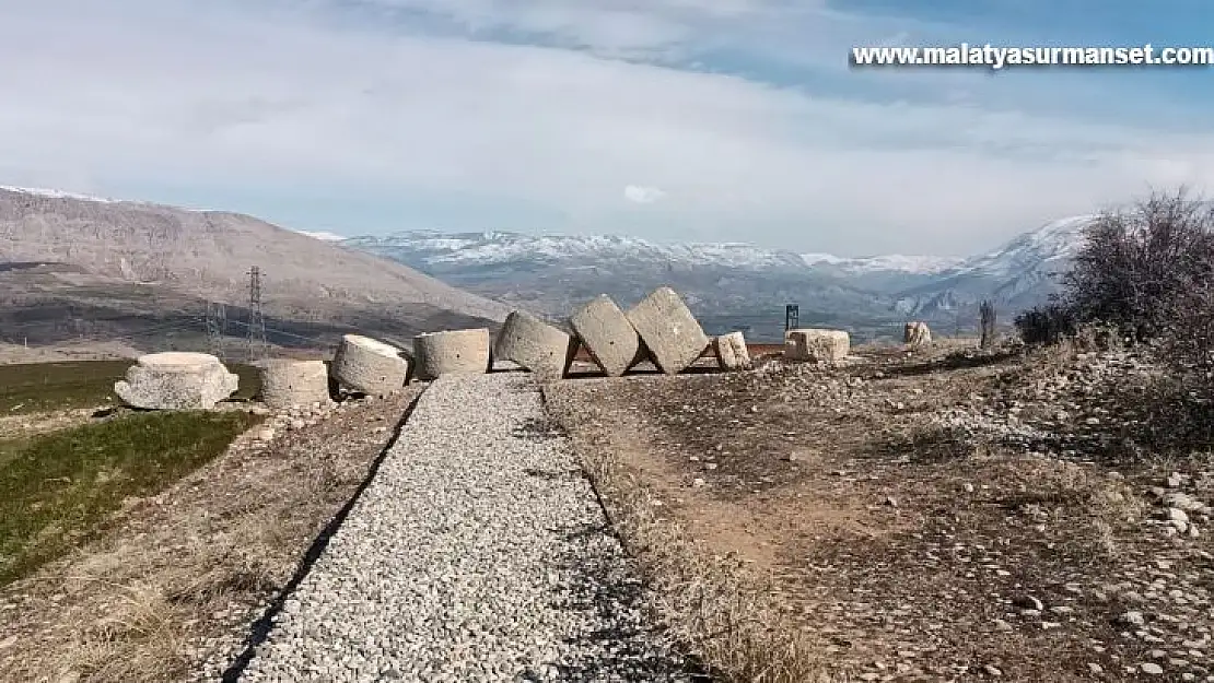 Deprem, tonlarca ağırlıktaki 'tokalaşma' sütunlarını yıktı