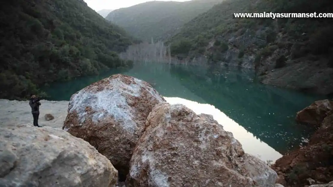 Depremde dağ dağa kavuştu, doğal göl oluştu