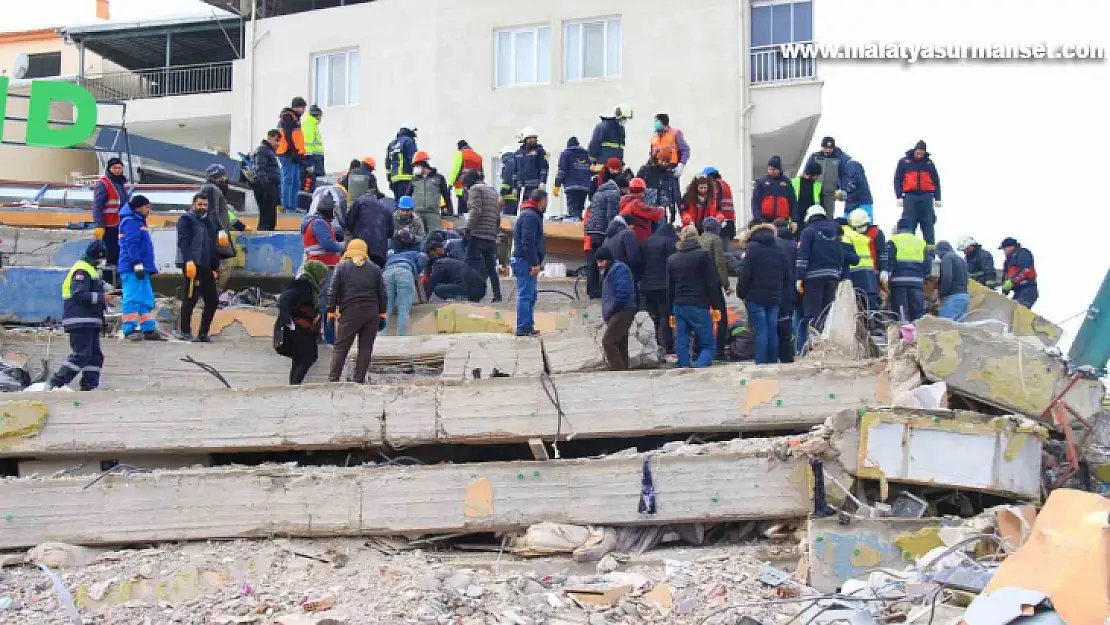 Depremin 3'üncü gününde Malatya'da arama kurtarma çalışmaları devam ediyor