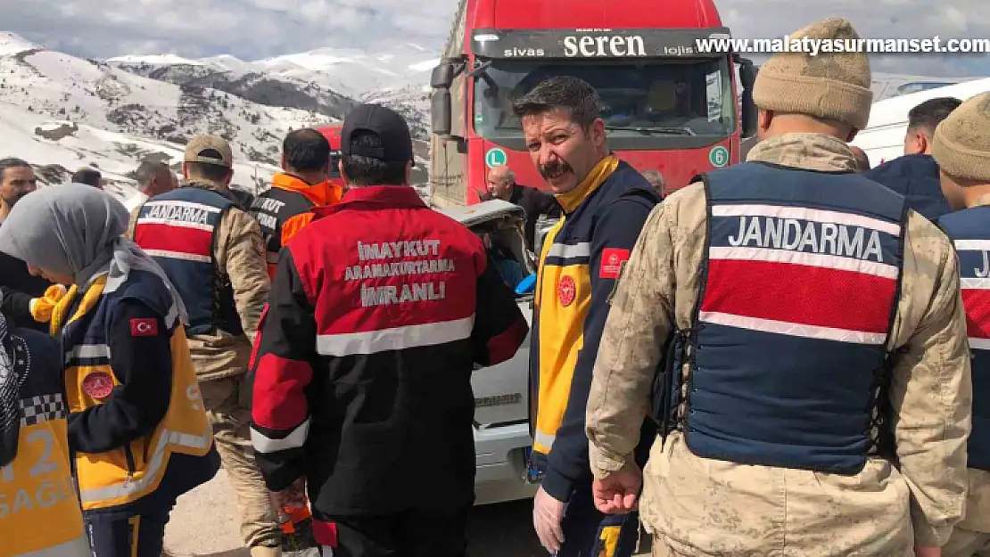 Depremzede aile kaza geçirdi 1 ölü 5 yaralı