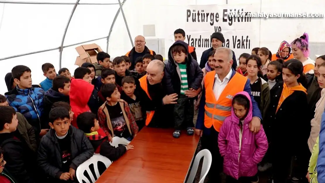 Depremzede çocukların bayram harçlıkları Pütürge-Doğanyol Eğitim Vakfı'ndan