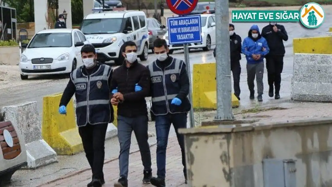 Depremzedelerin hasarlı evinden hırsızlık yapan 2 şüpheli de tutuklandı