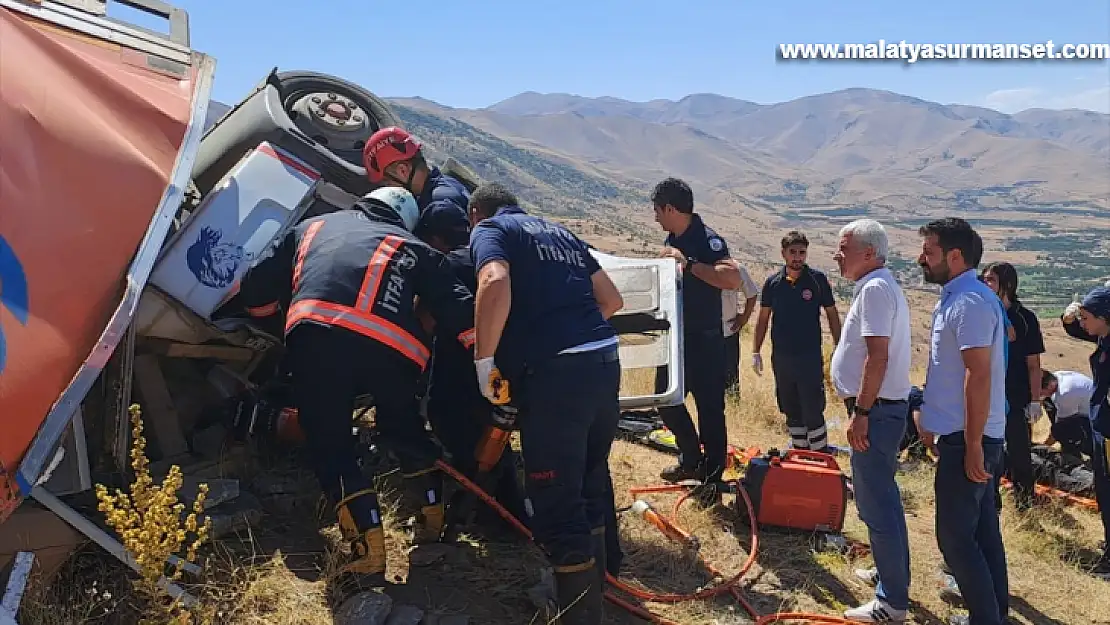 Devrilen kamyondaki 2 kişi öldü, 2 kişi yaralandı