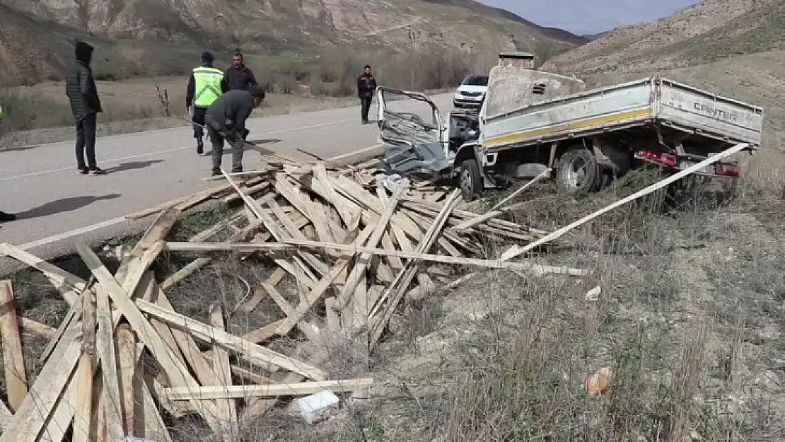 Devrilen Kamyonetteki 1 Kişi Öldü 2 Kişi Yaralandı