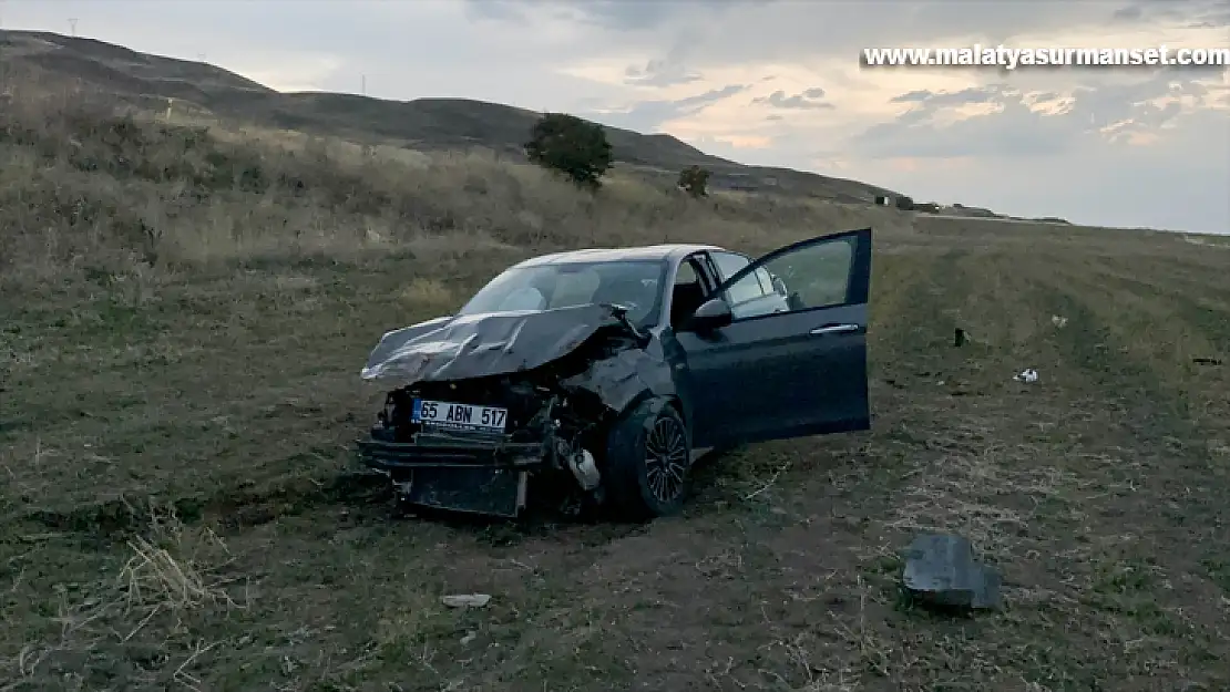 Devrilen Otomobildeki 2 Kişi Öldü 1 Kişi Yaralandı