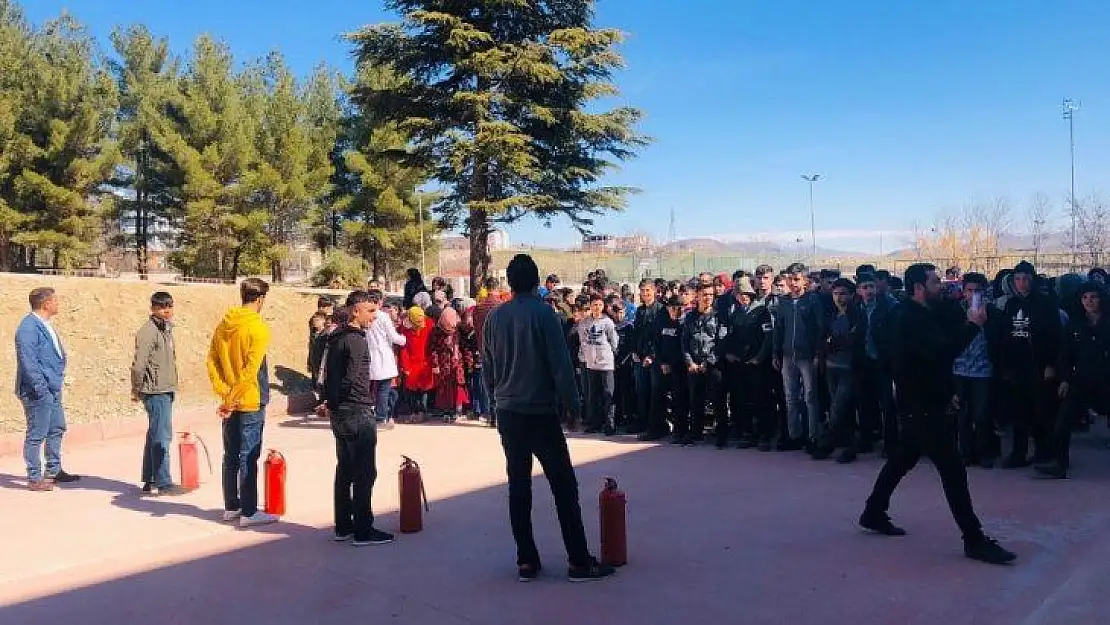 Dicle'de öğrencilere yönelik deprem ve yangın tatbikatı
