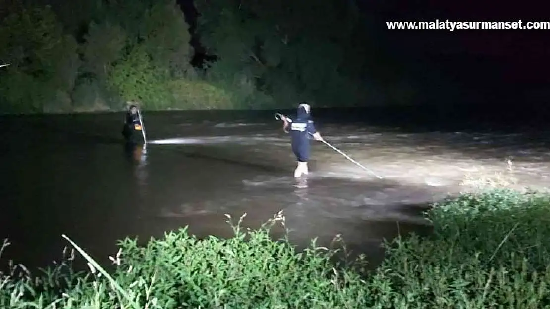 Dicle Nehri'ne giren 10 yaşındaki çocuk kayboldu